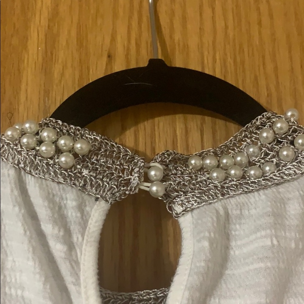 Gimmicks Large Pearl Peasant Top - Picture 4 of 5